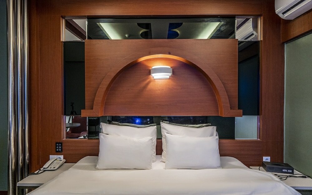 Фото Suwon City Hall Station Rose