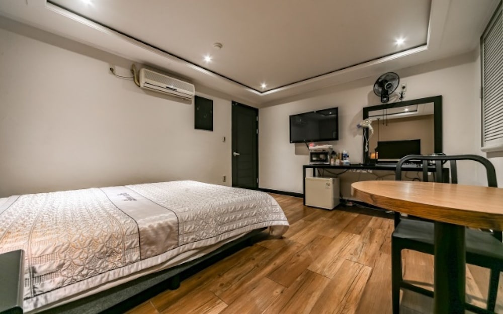 Фото Pohang Daedodong White