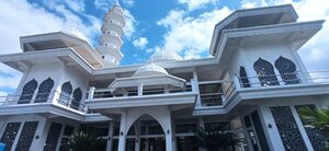 Masjid Putih Daarusshalikhin (East Java, Batu City), mosque
