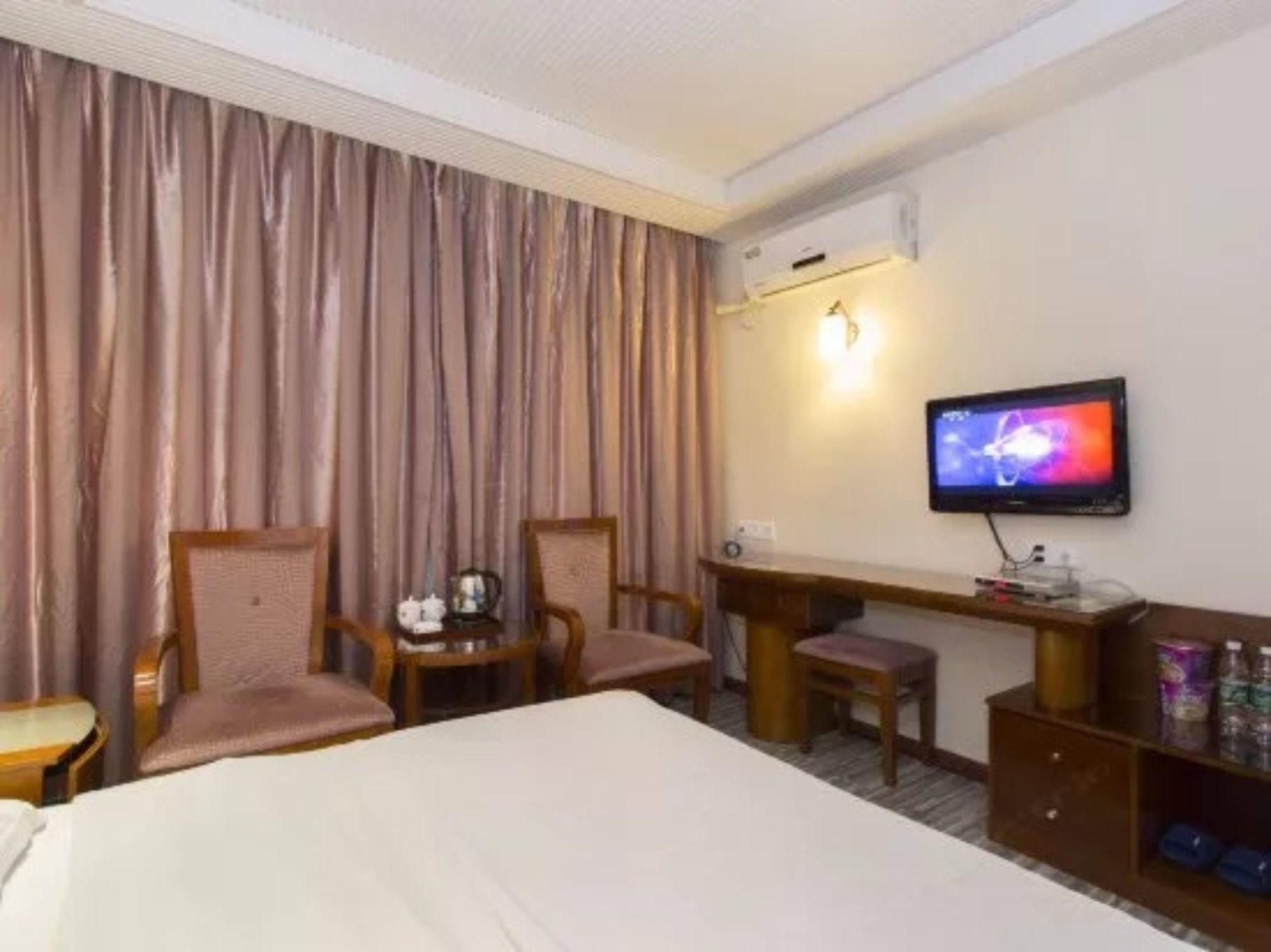 Фото Kaiserdom Changsha West Bus Terminal