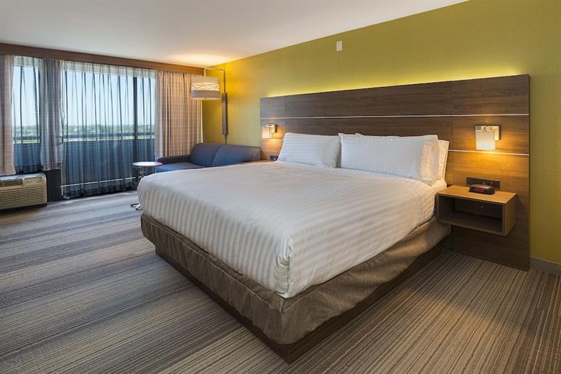 Фото Holiday Inn Express Fullerton - Anaheim, an Ihg Hotel