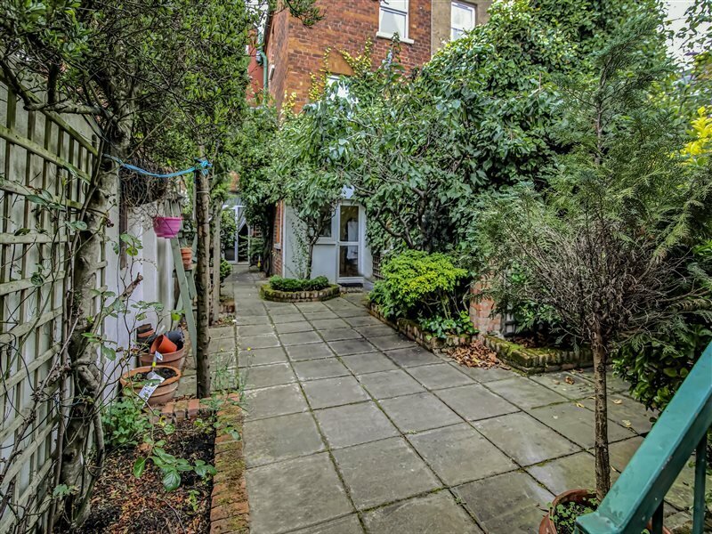 Фото Oyo Avenue House