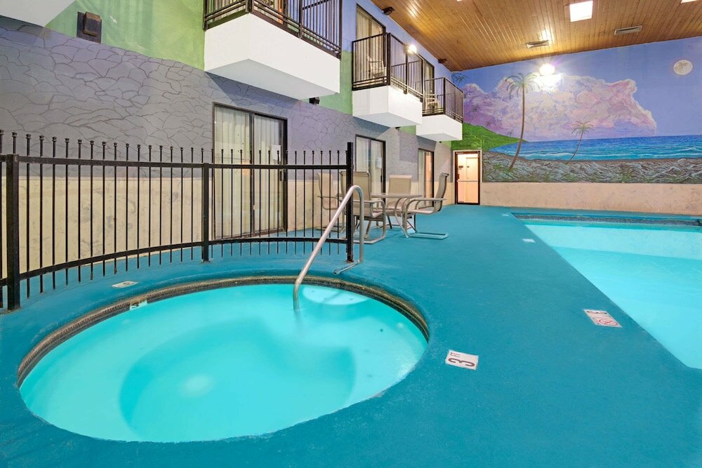 Фото Days Inn by Wyndham East Albuquerque