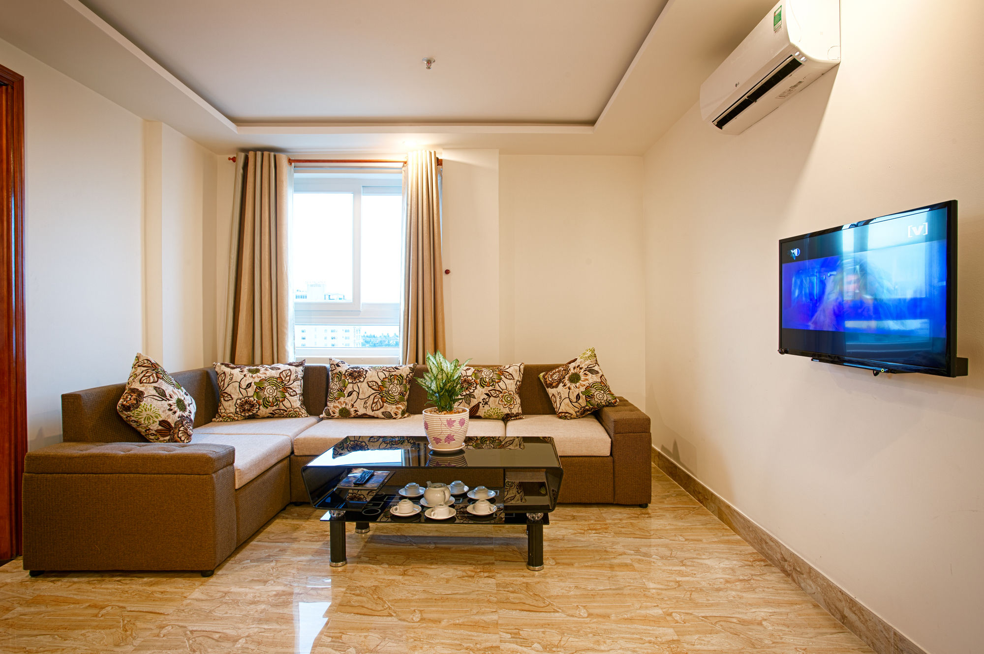 Фото Titan Hotel