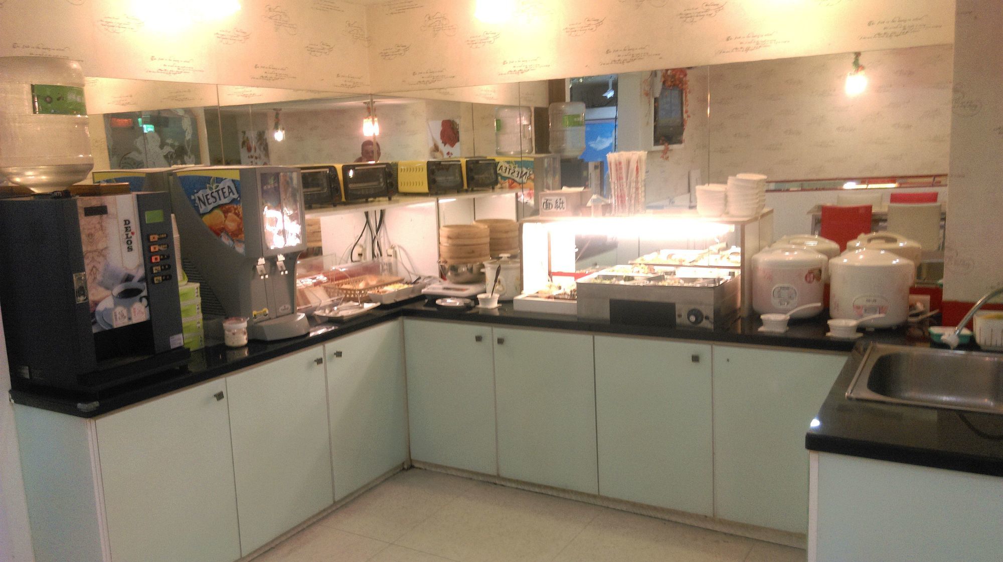 Фото HeYue Hotel