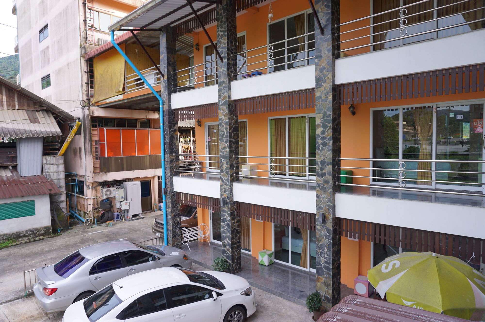 Фото B and B Hotel