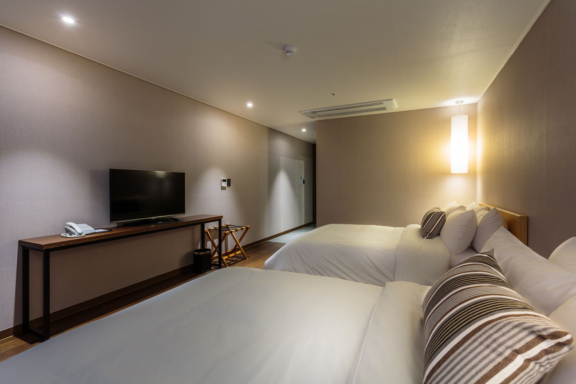 Фото Vistacay Hotel Cheonjiyeon