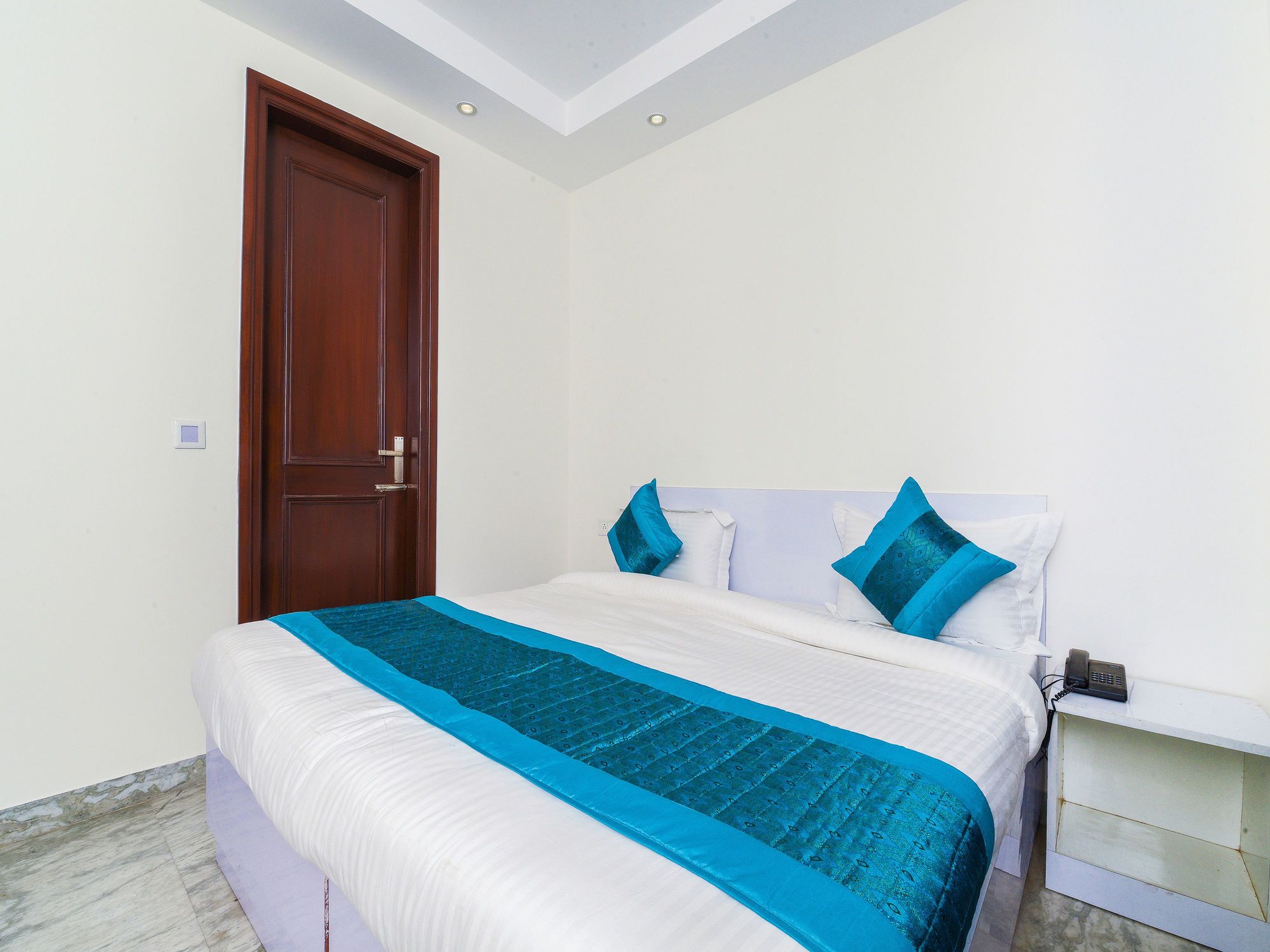 Фото Oyo 15623 Golden Crystal