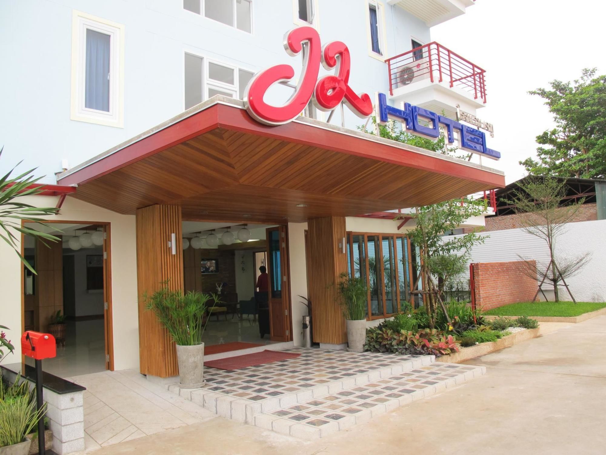Фото J2 Hotel