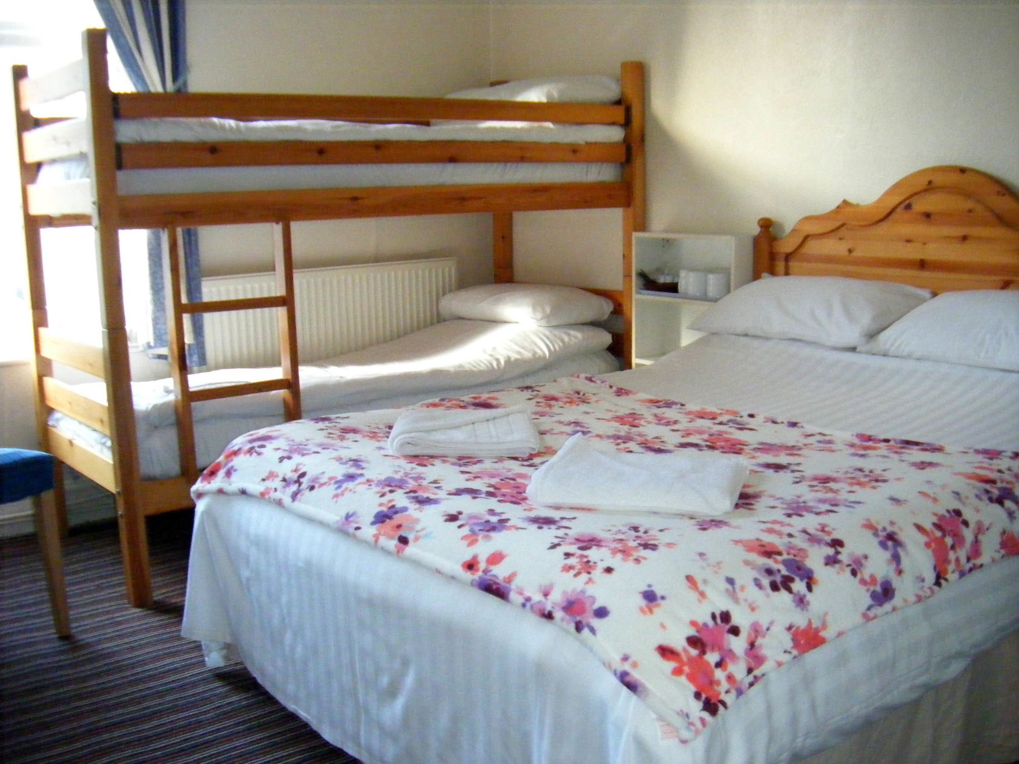 Фото The Feathers Hotel