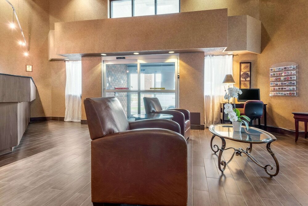 Фото Quality Suites Whitby