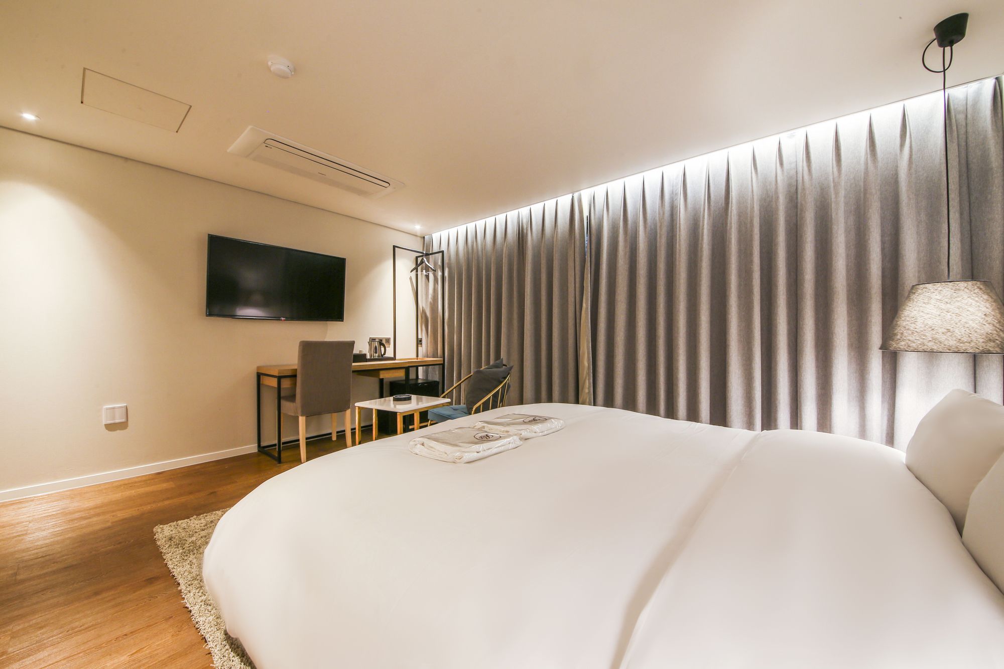 Фото Hotel Londoner Yongwon