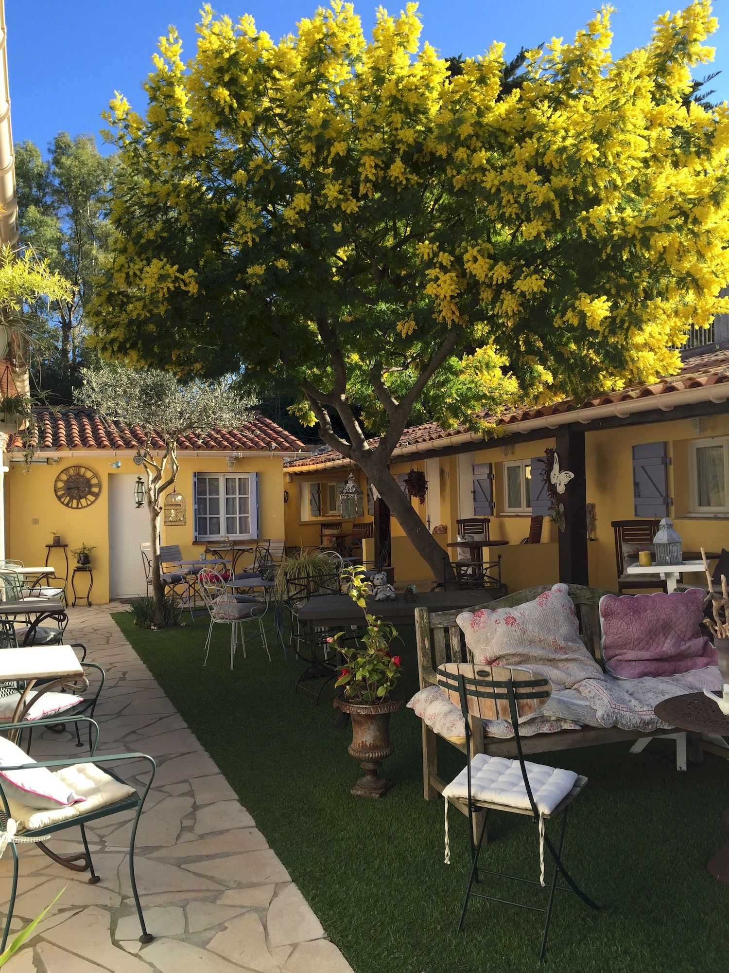 Фото отеля 2