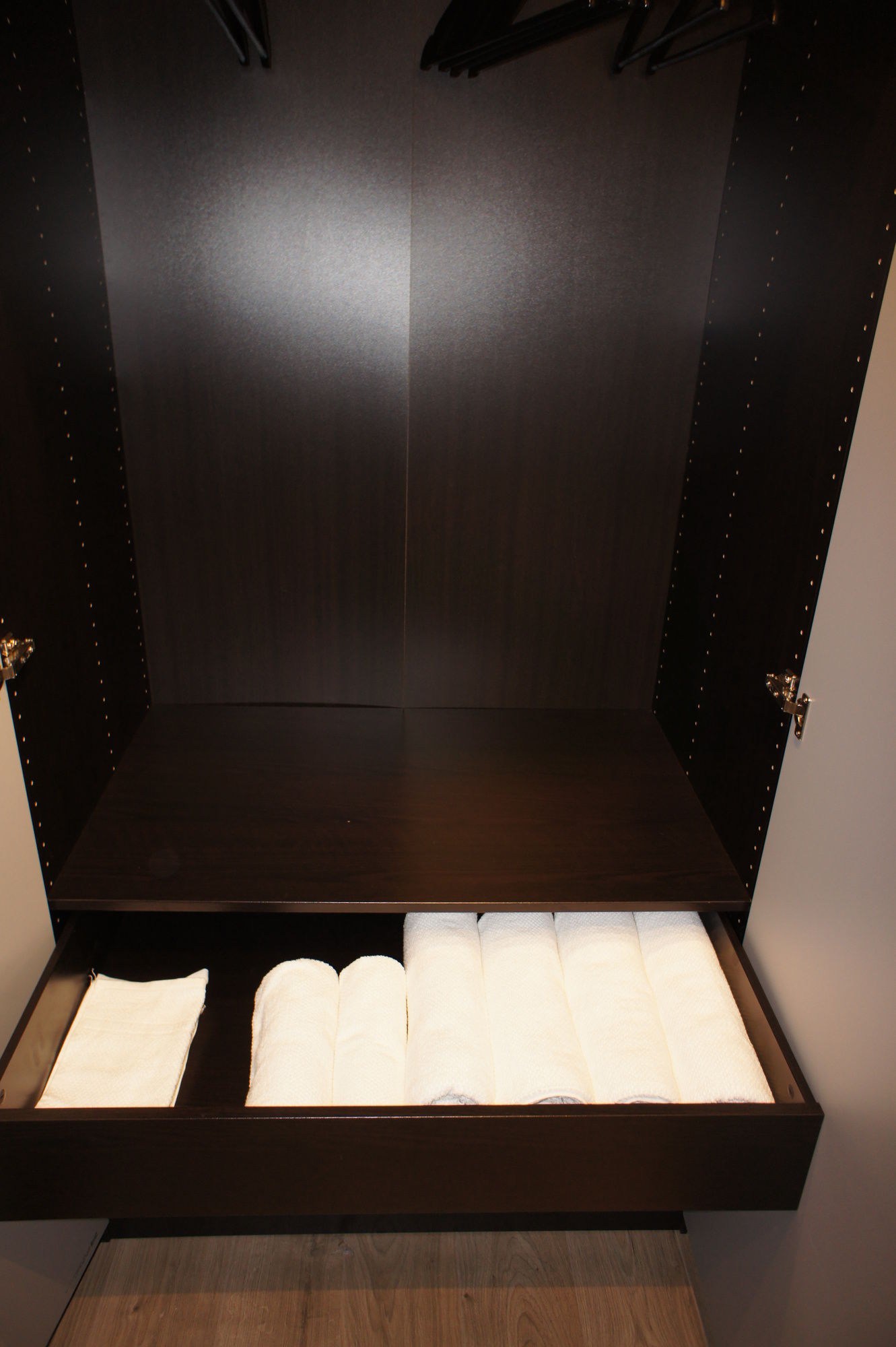 Фото J and R Brussels City Apartment