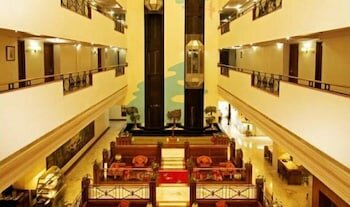 Фото The Capitol Hotel