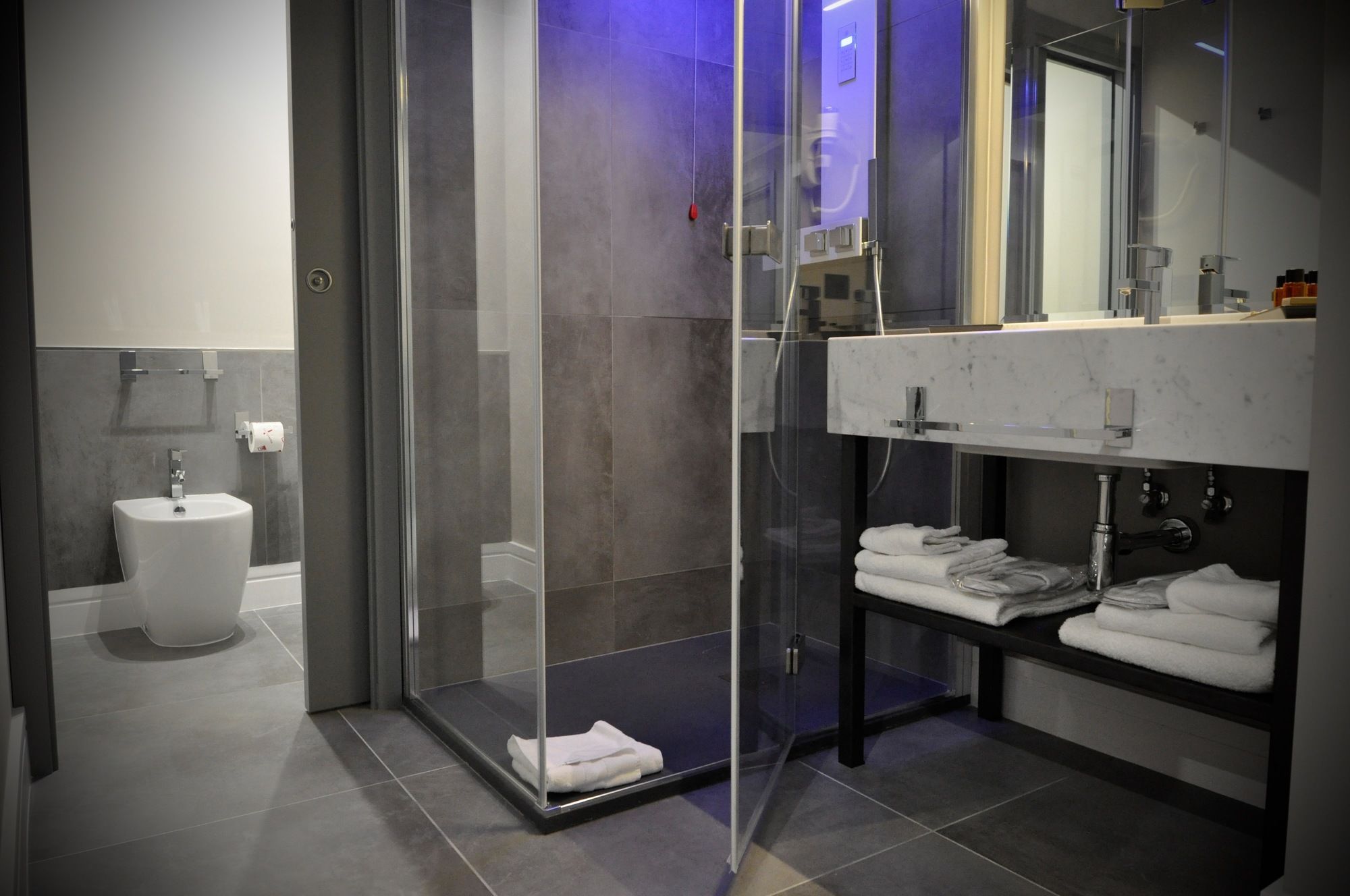 Фото Place 24 Suites & Wellness