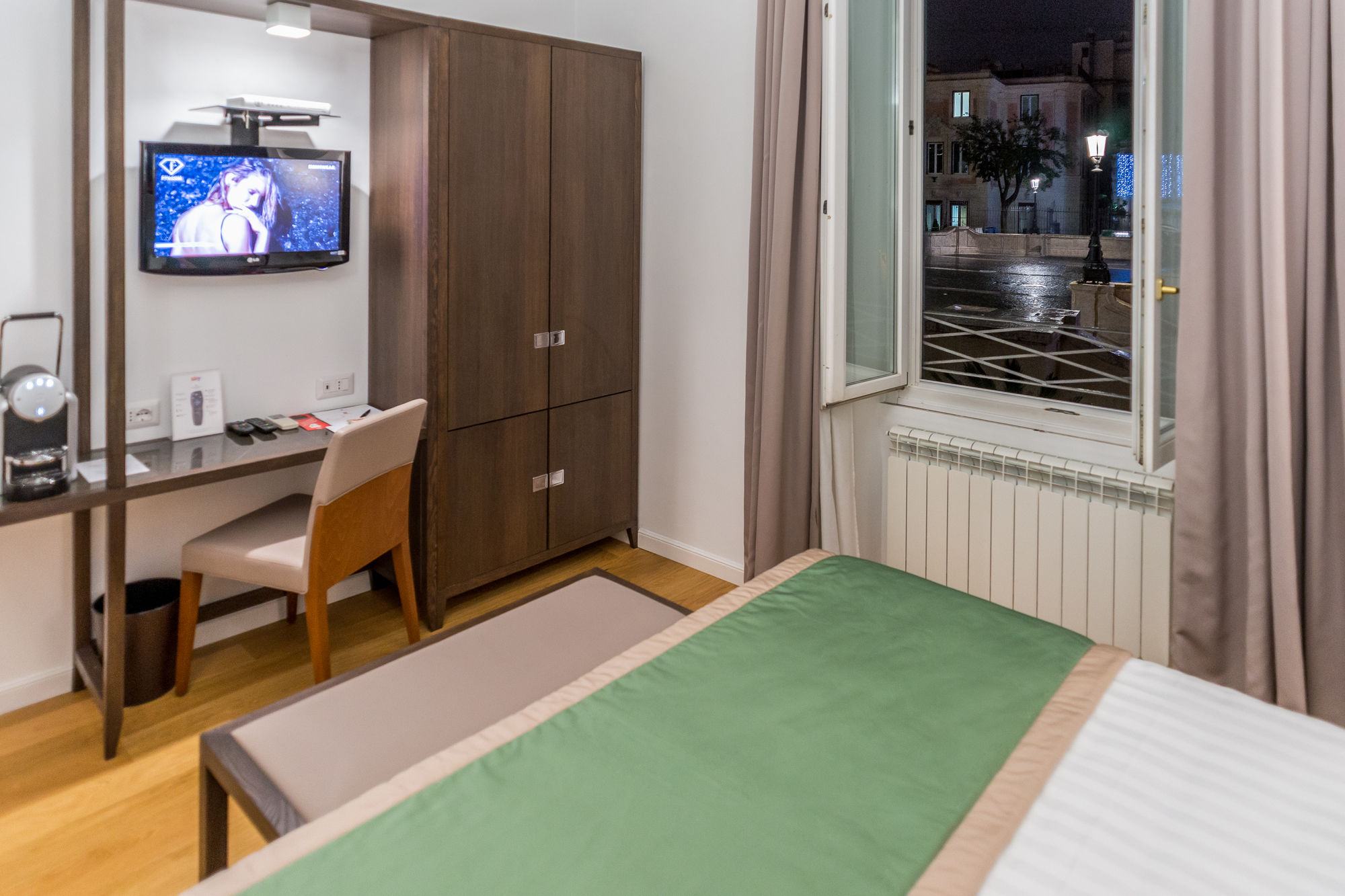 Фото Les Diamants Spanish Steps Suite