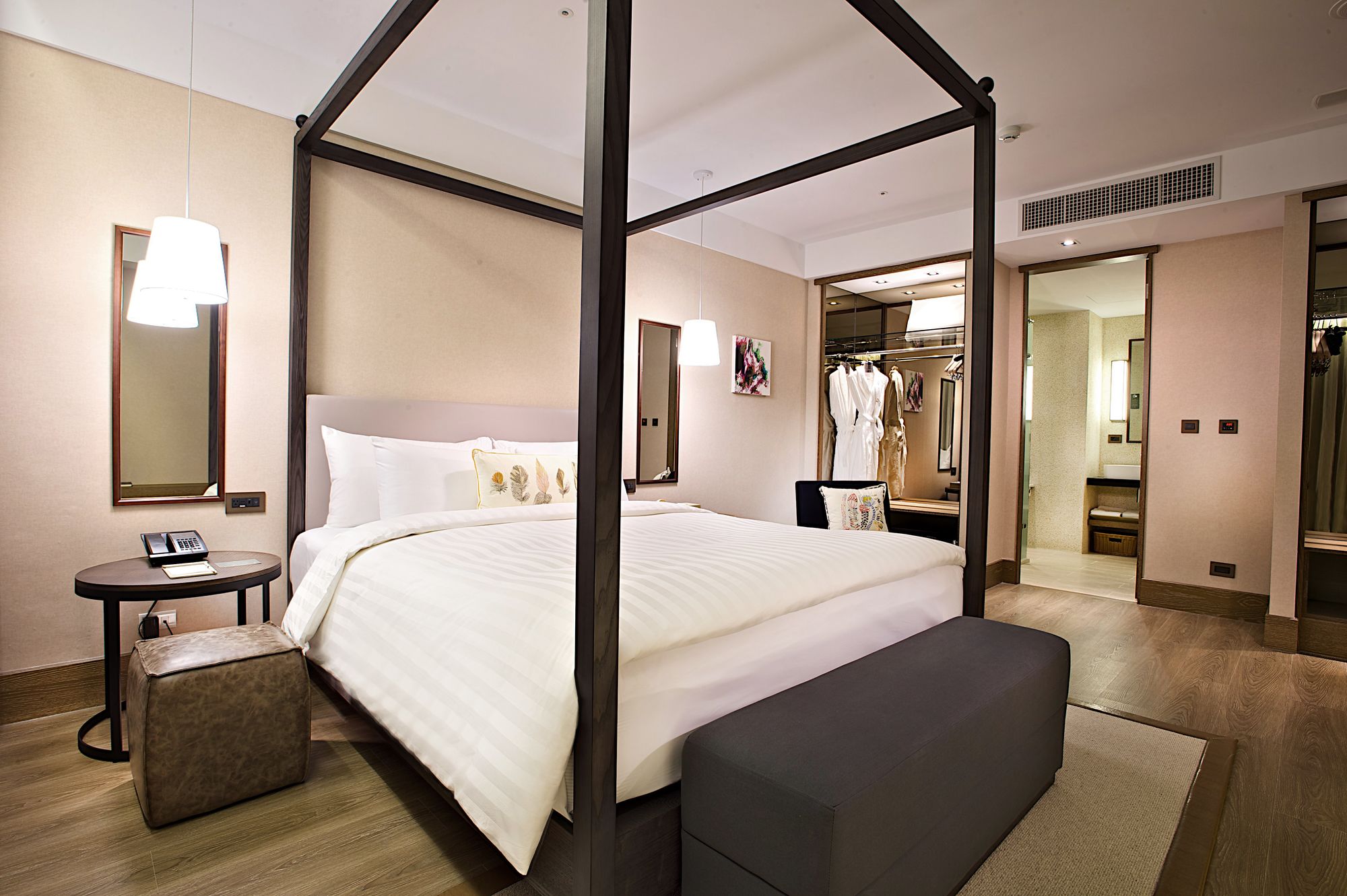 Фото The Gaya Hotel