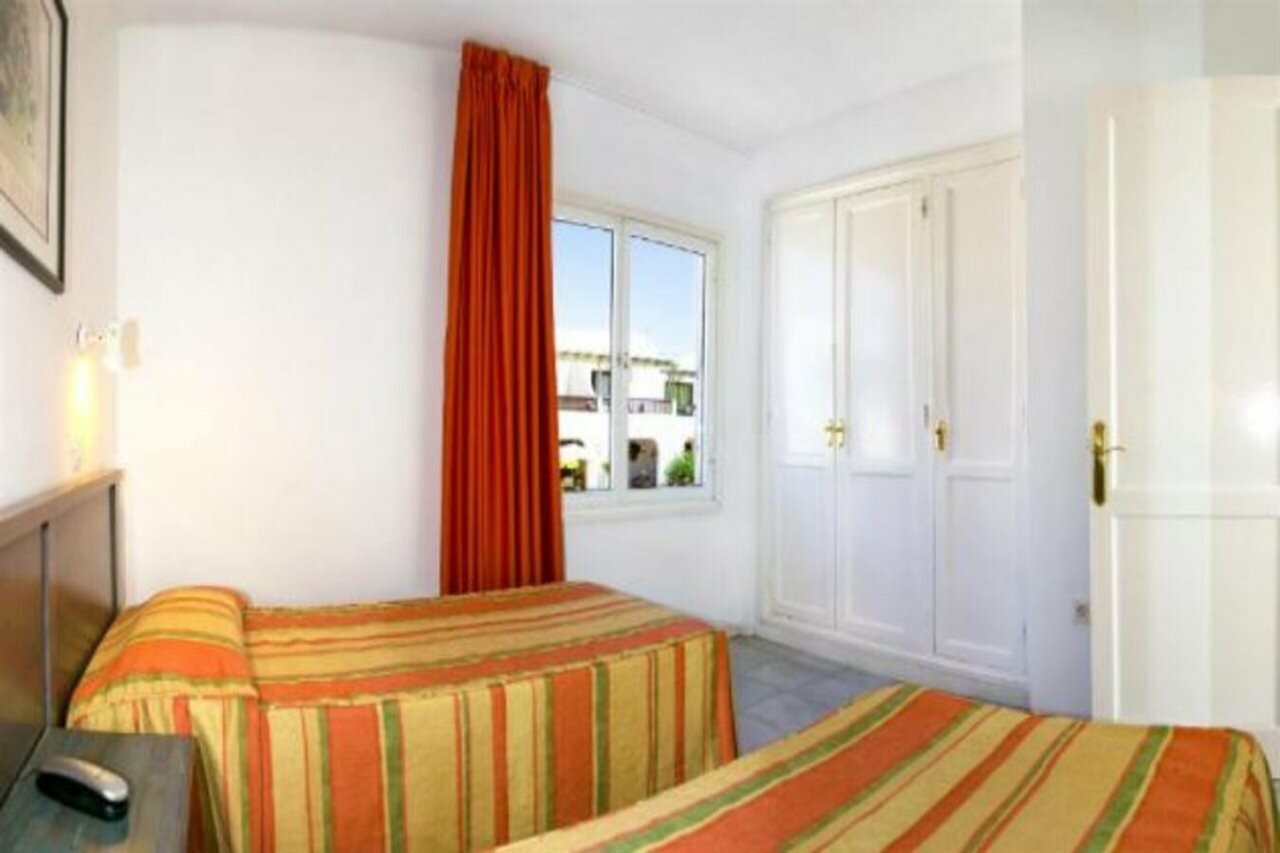 Фото Apartamentos Livvo Oasis