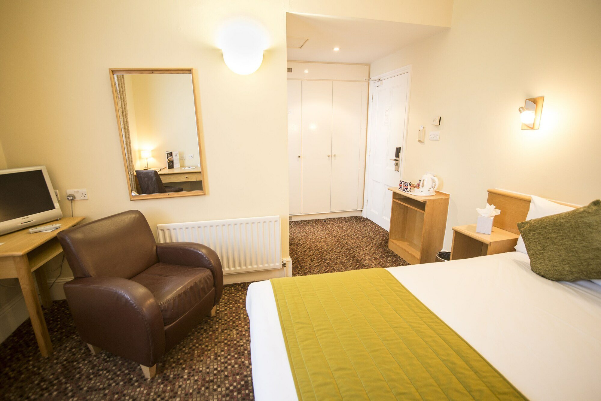 Фото The Darlington Hyde Park