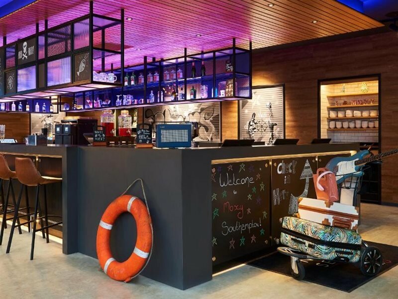 Фото Moxy Southampton