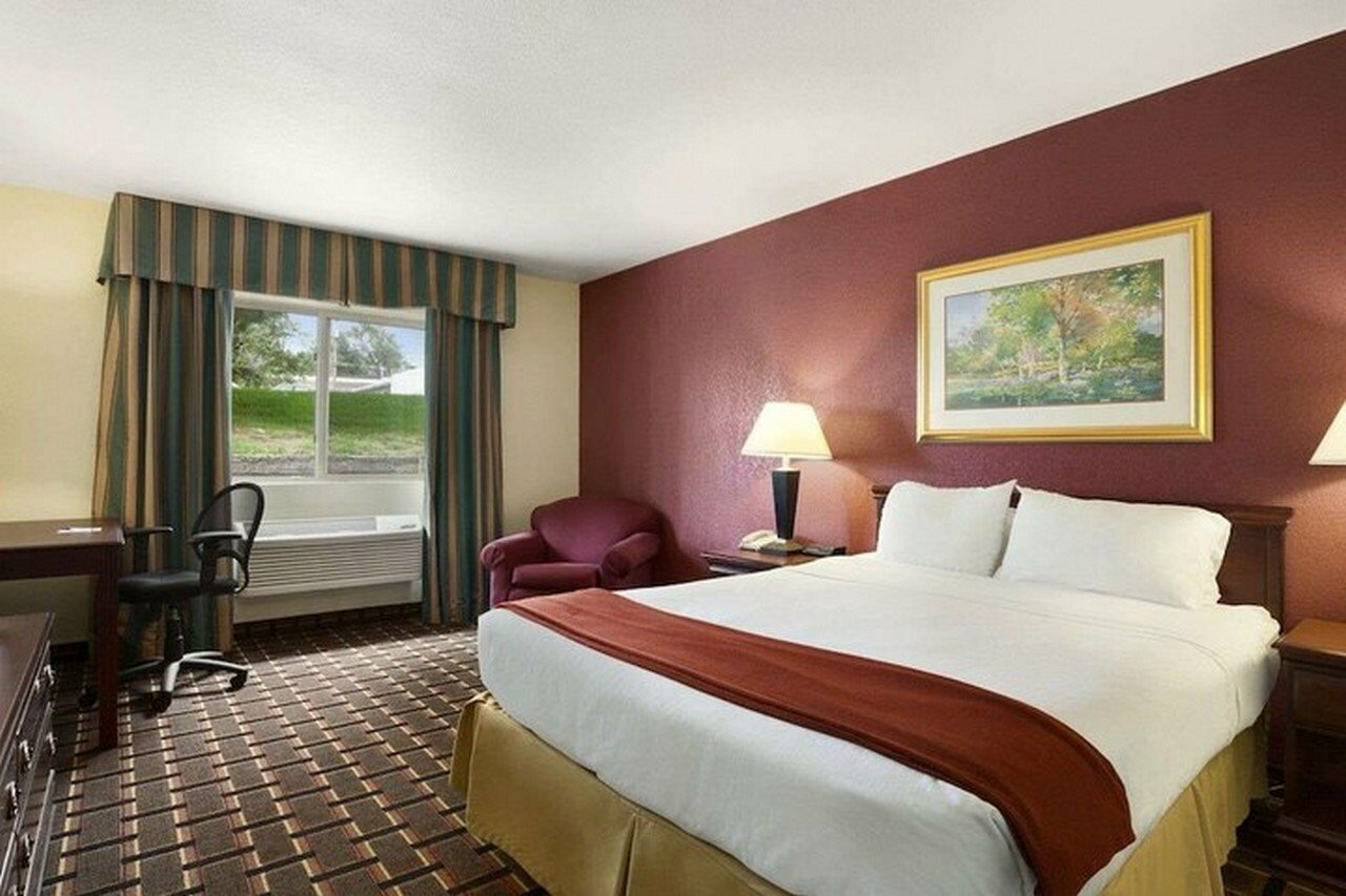 Фото Quality Inn Lincoln Cornhusker