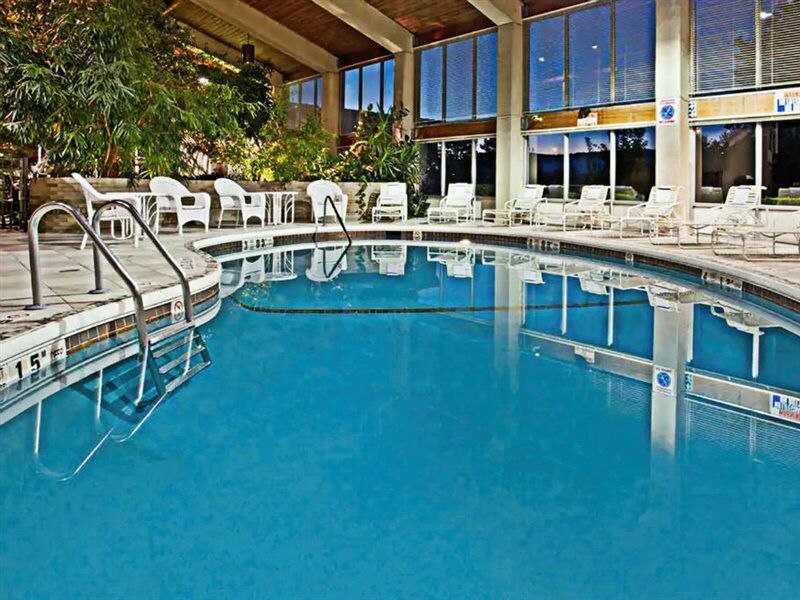 Фото Days Inn by Wyndham Warren