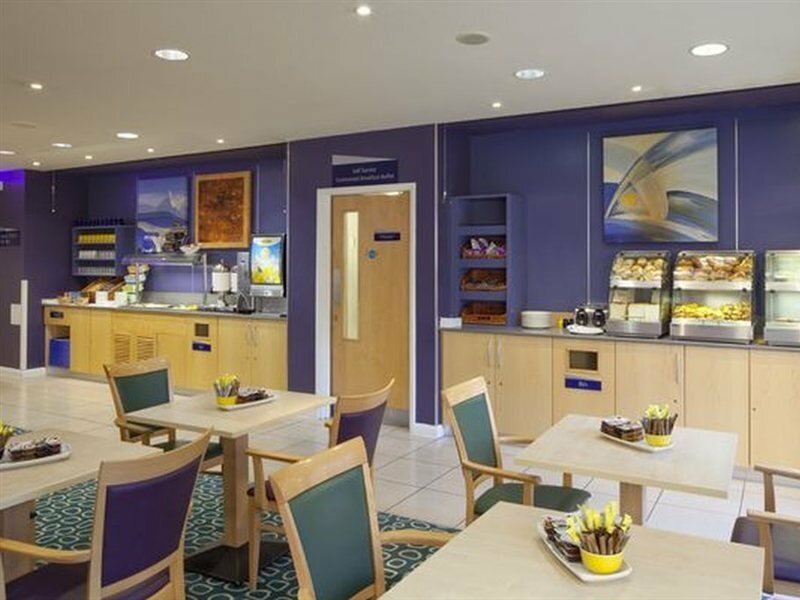 Фото Holiday Inn Express London - Earl's Court