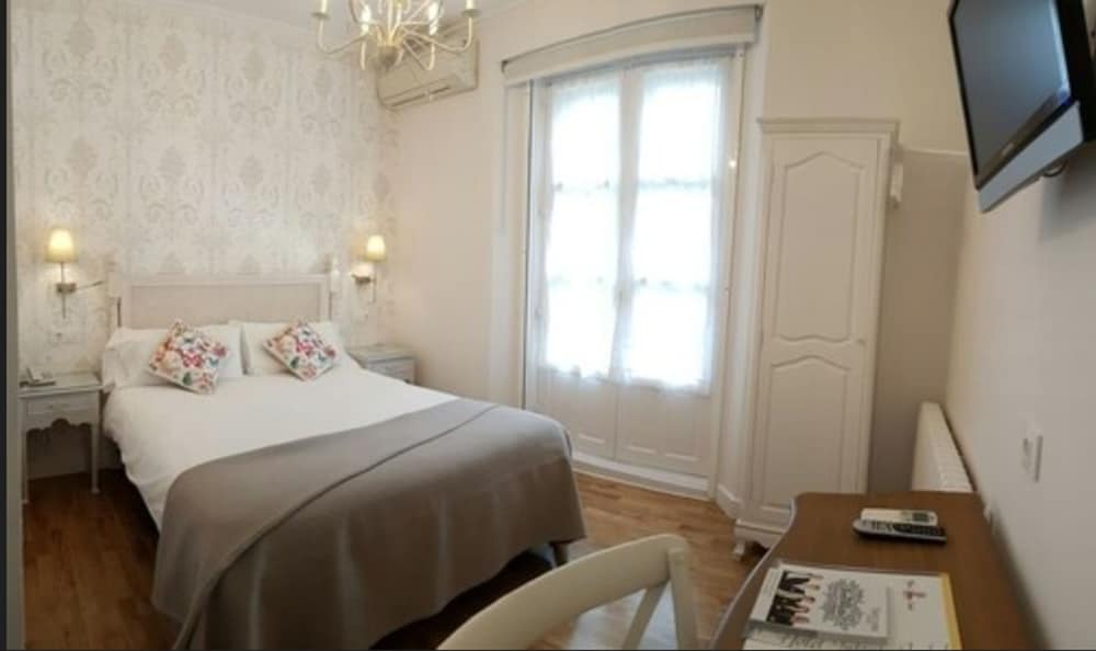 Фото Hotel Infanta Isabel