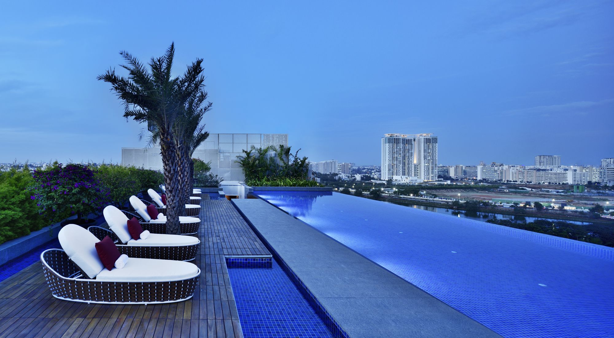 Фото Courtyard by Marriott Bengaluru Hebbal