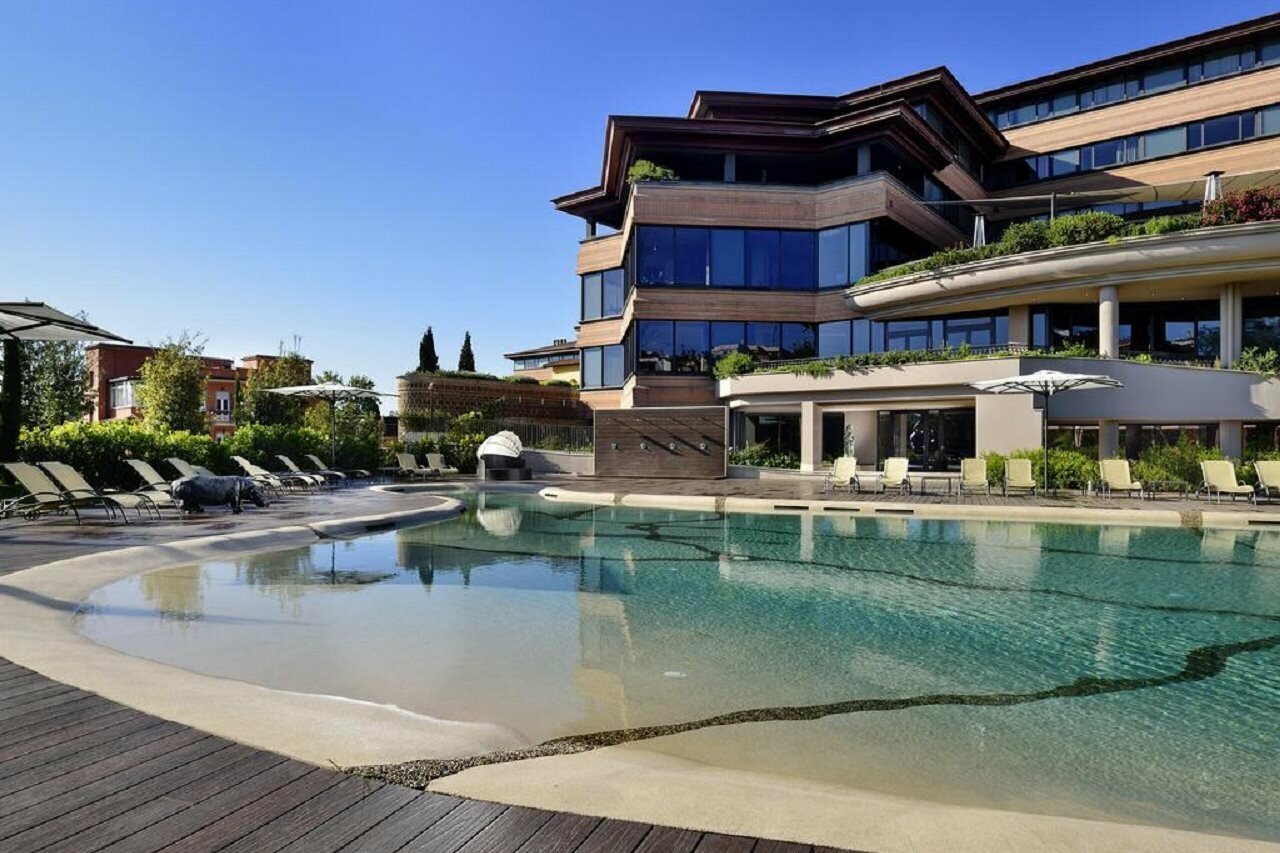 Фото отеля 2