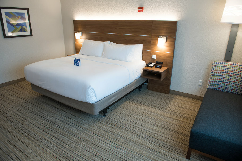 Фото Holiday Inn Express & Suites Mishawaka - South Bend, an Ihg Hotel