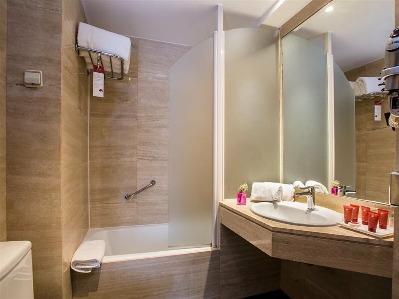 Фото Leonardo Hotel Madrid City Center