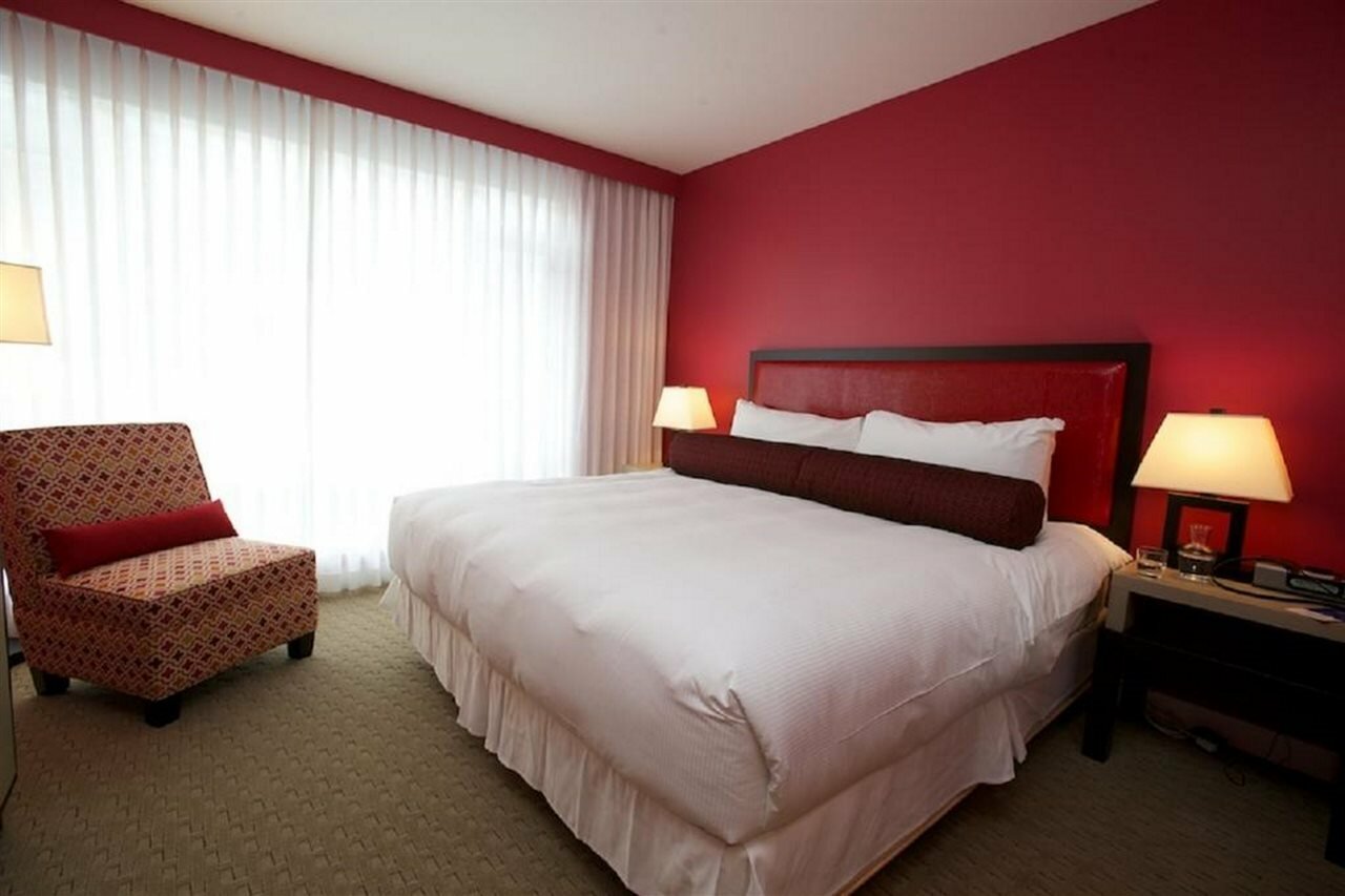 Фото Opus Vancouver