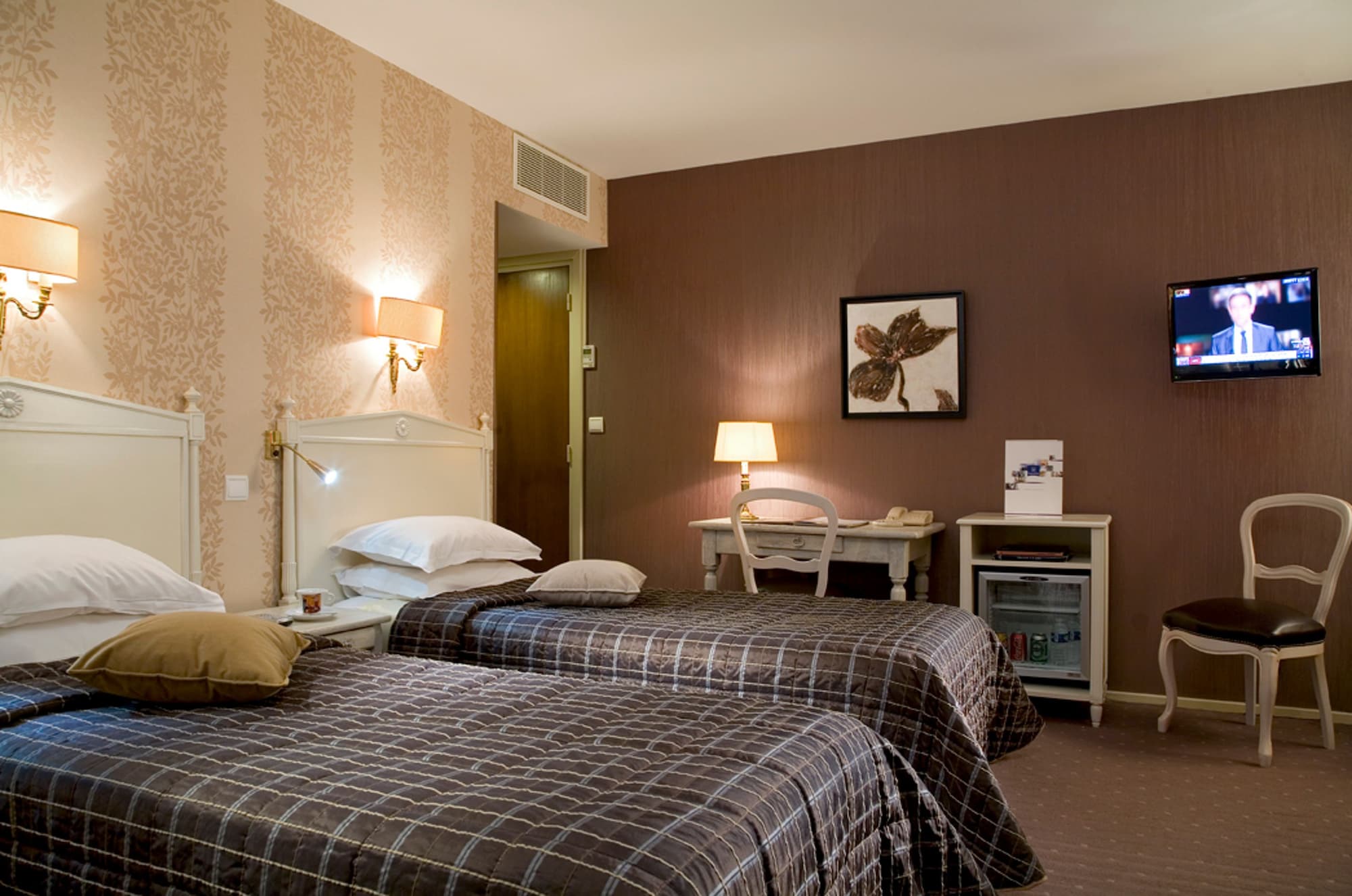 Фото Campanile Chartres Centre - Gare - Cathédrale