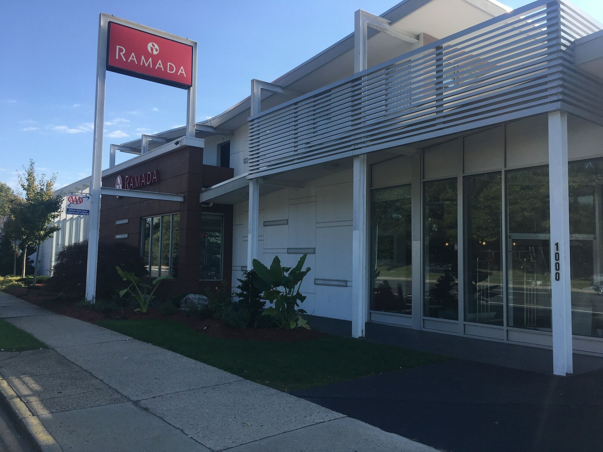 Фото Ramada by Wyndham Rockville Centre