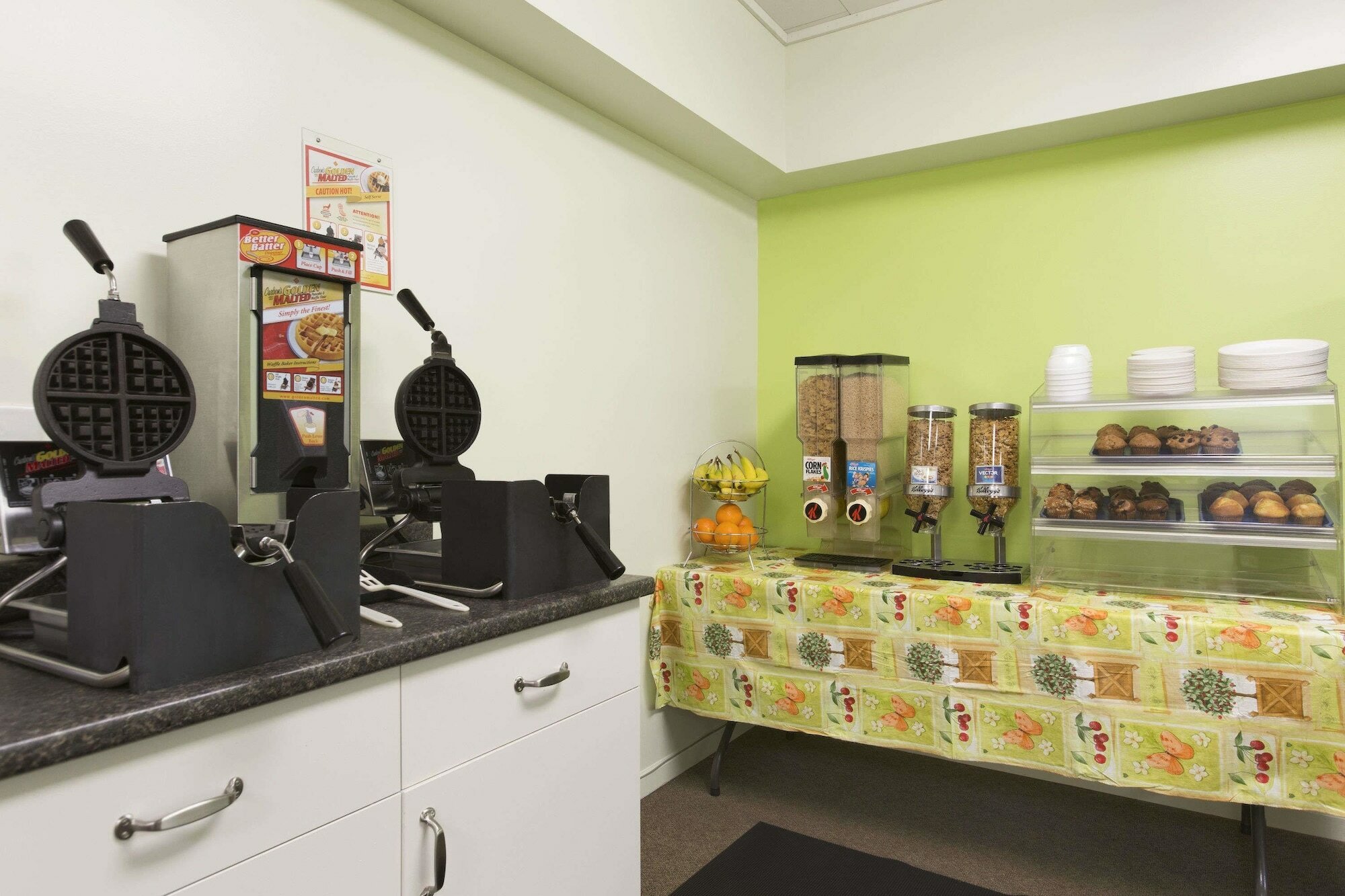 Фото Days Inn by Wyndham Victoria Airport Sidney