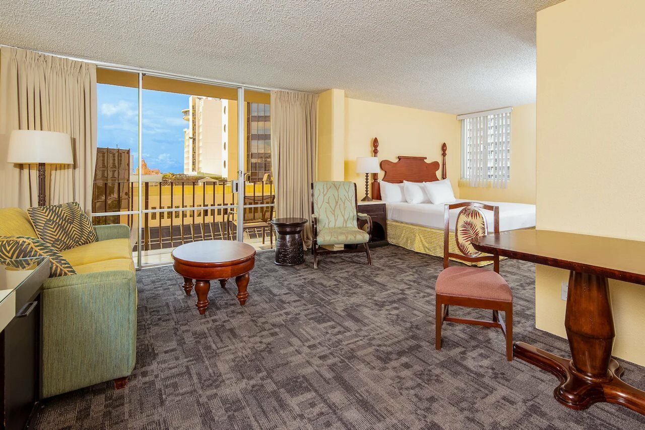 Фото Ohia Waikiki Studio Suites