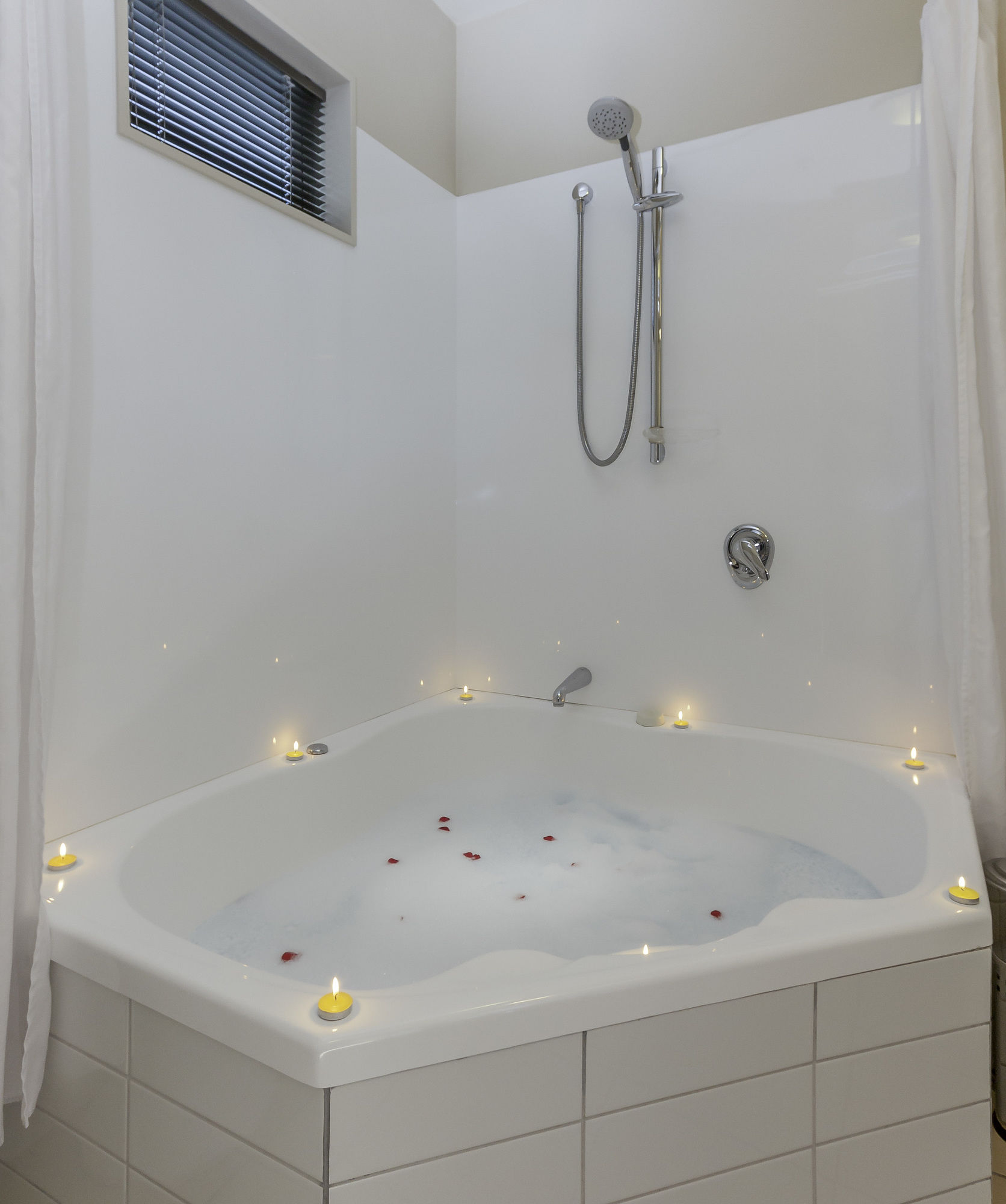 Фото 166 Majestic Court Motel