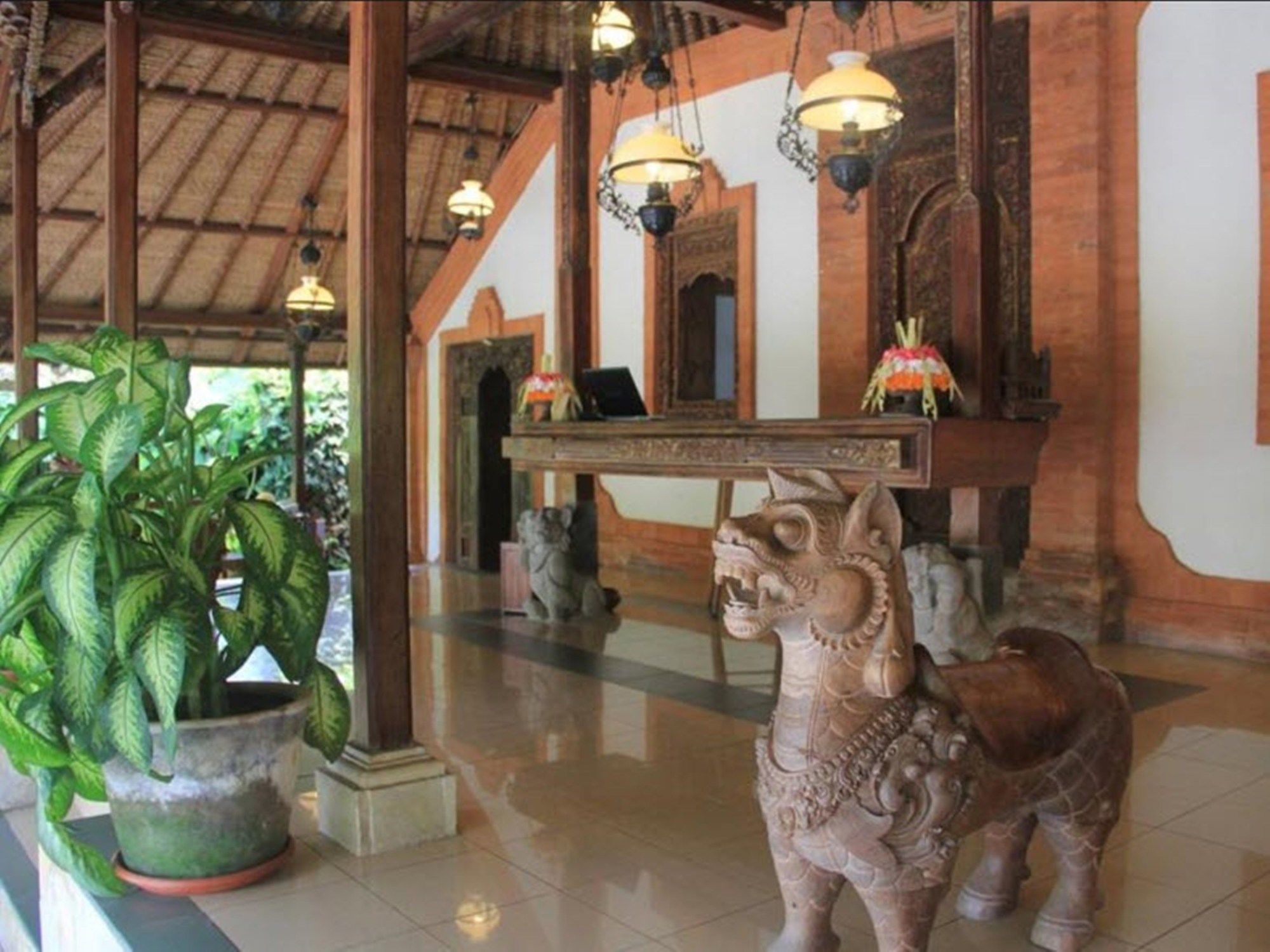 Фото Tandjung Sari Hotel