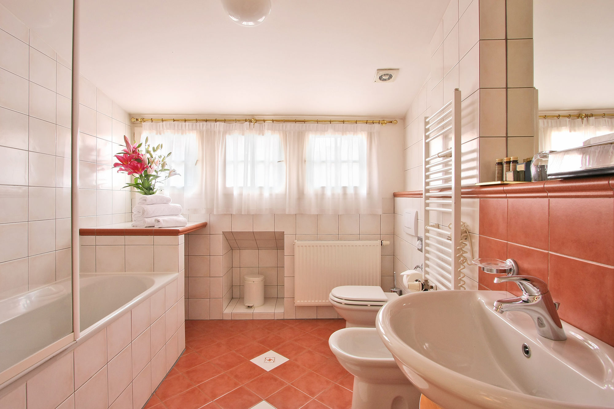 Фото Chateau 9 Apartments by Adrez Living