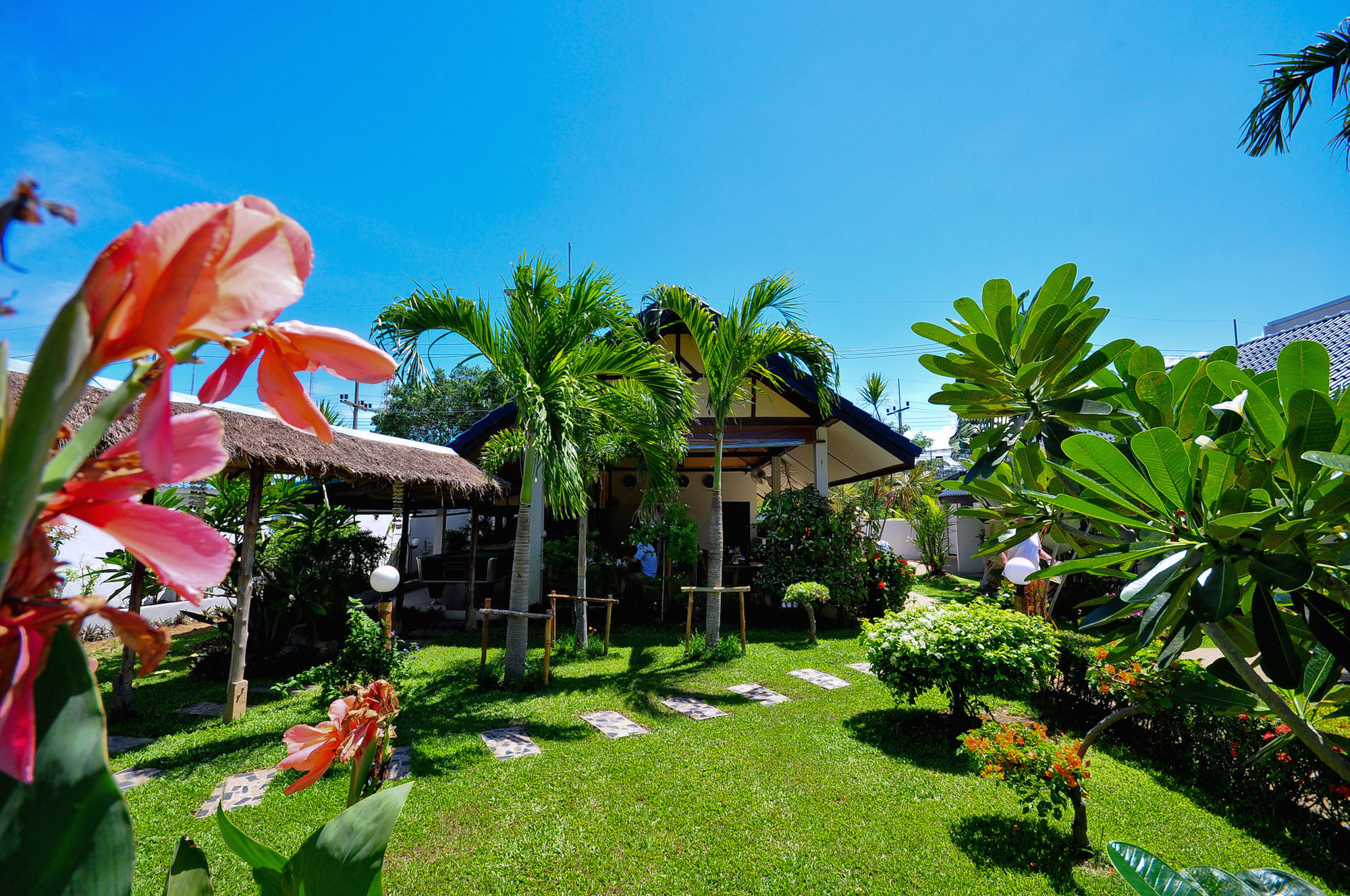 Фото Phuket Airport Hotel