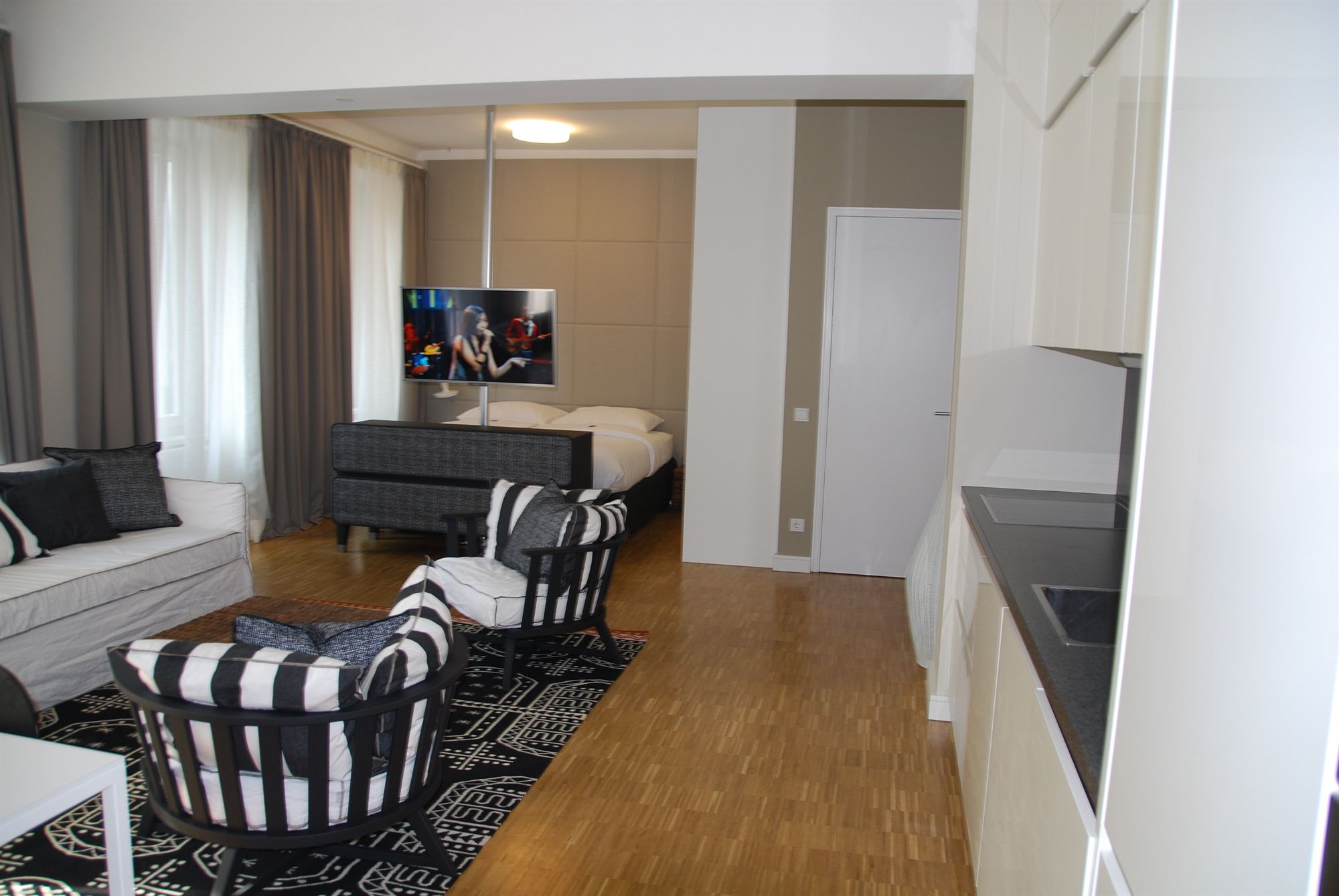 Фото отеля 2