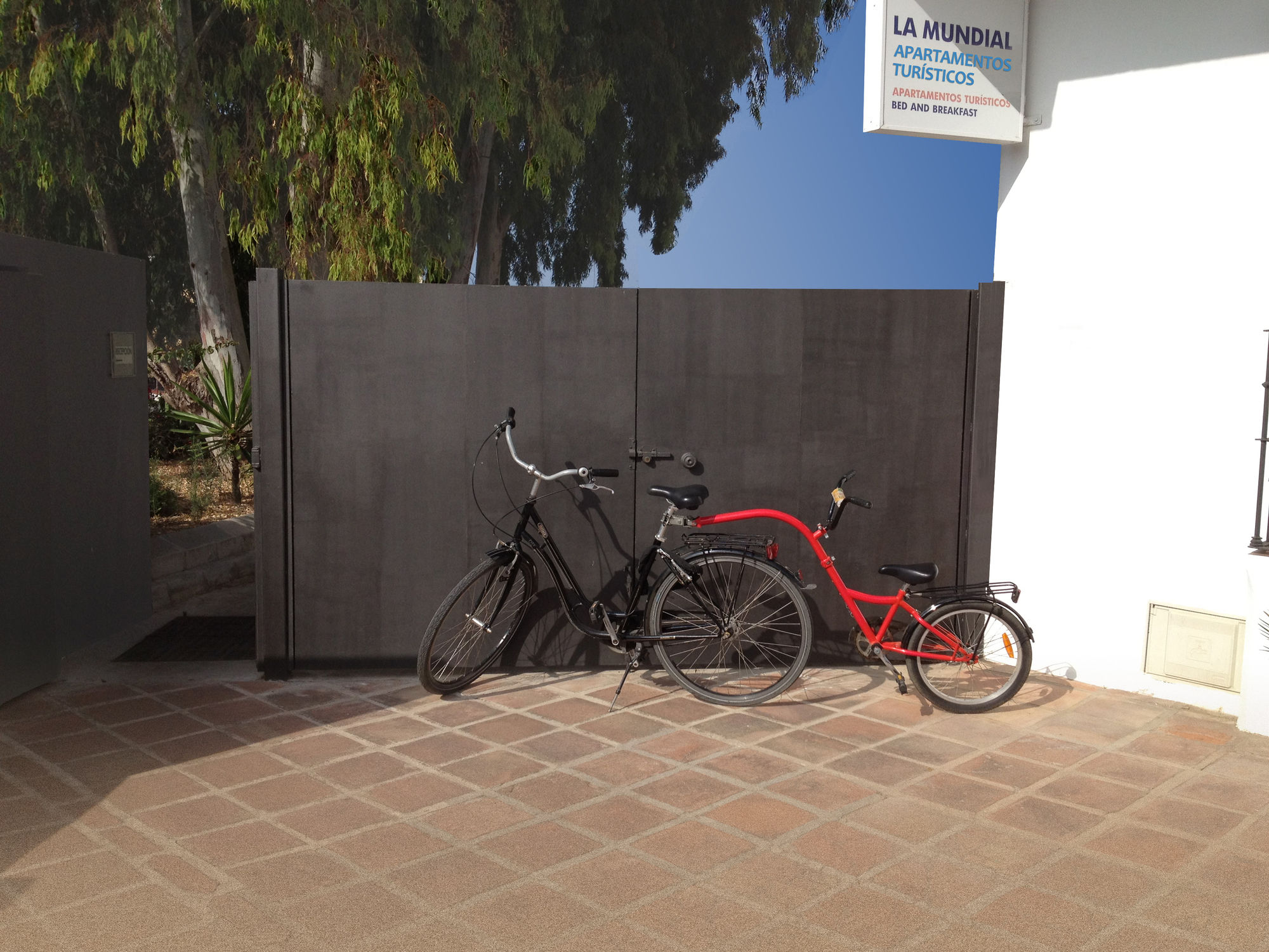 Фото Apartamentos Turisticos La Mundial