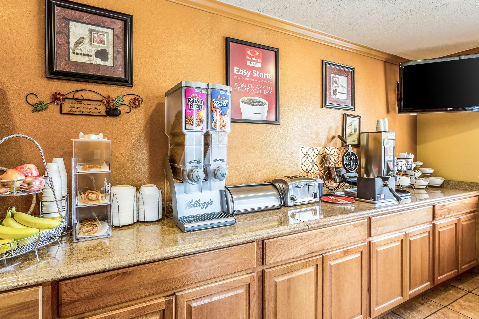 Фото Econo Lodge Inn & Suites