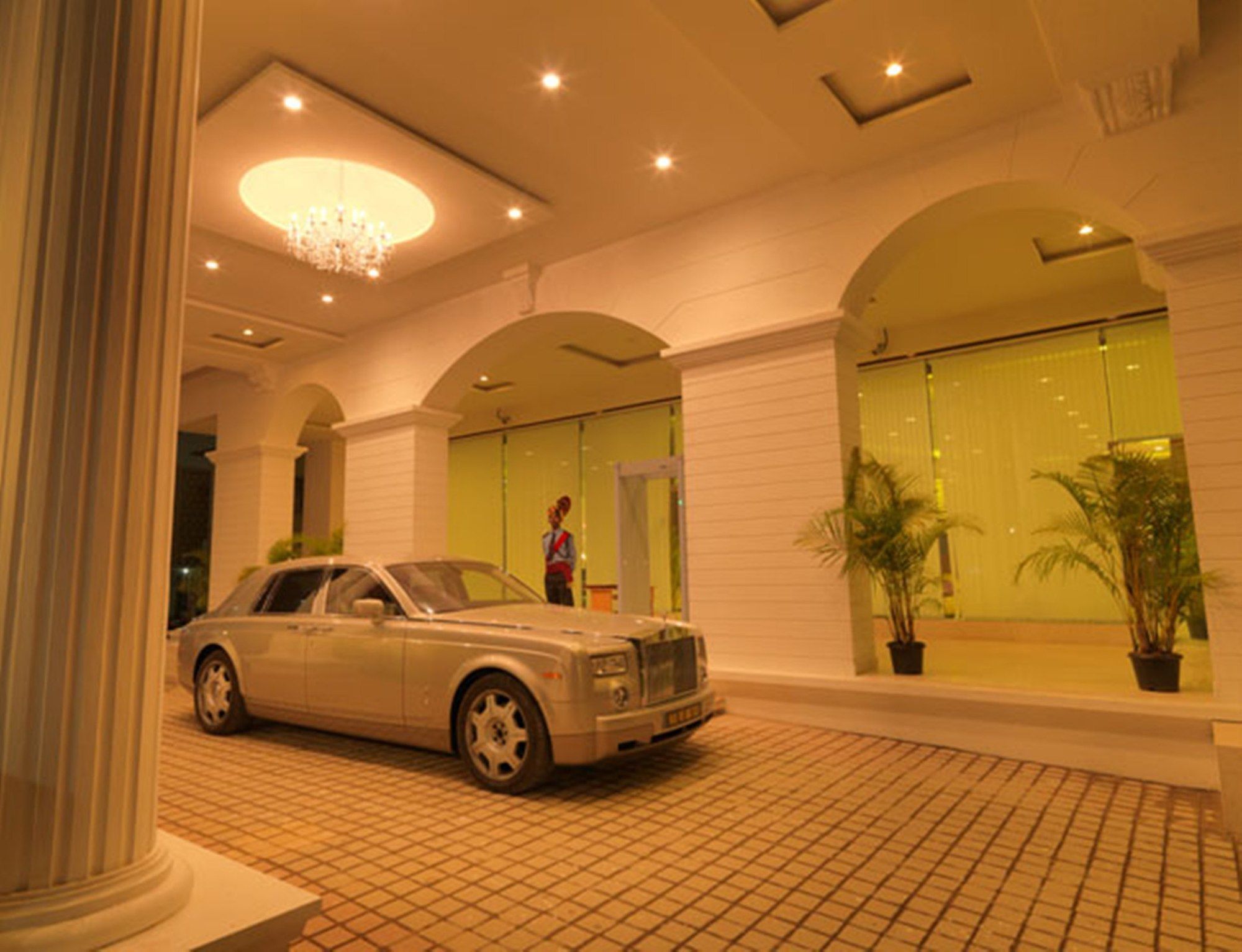 Фото Royal Orchid Central