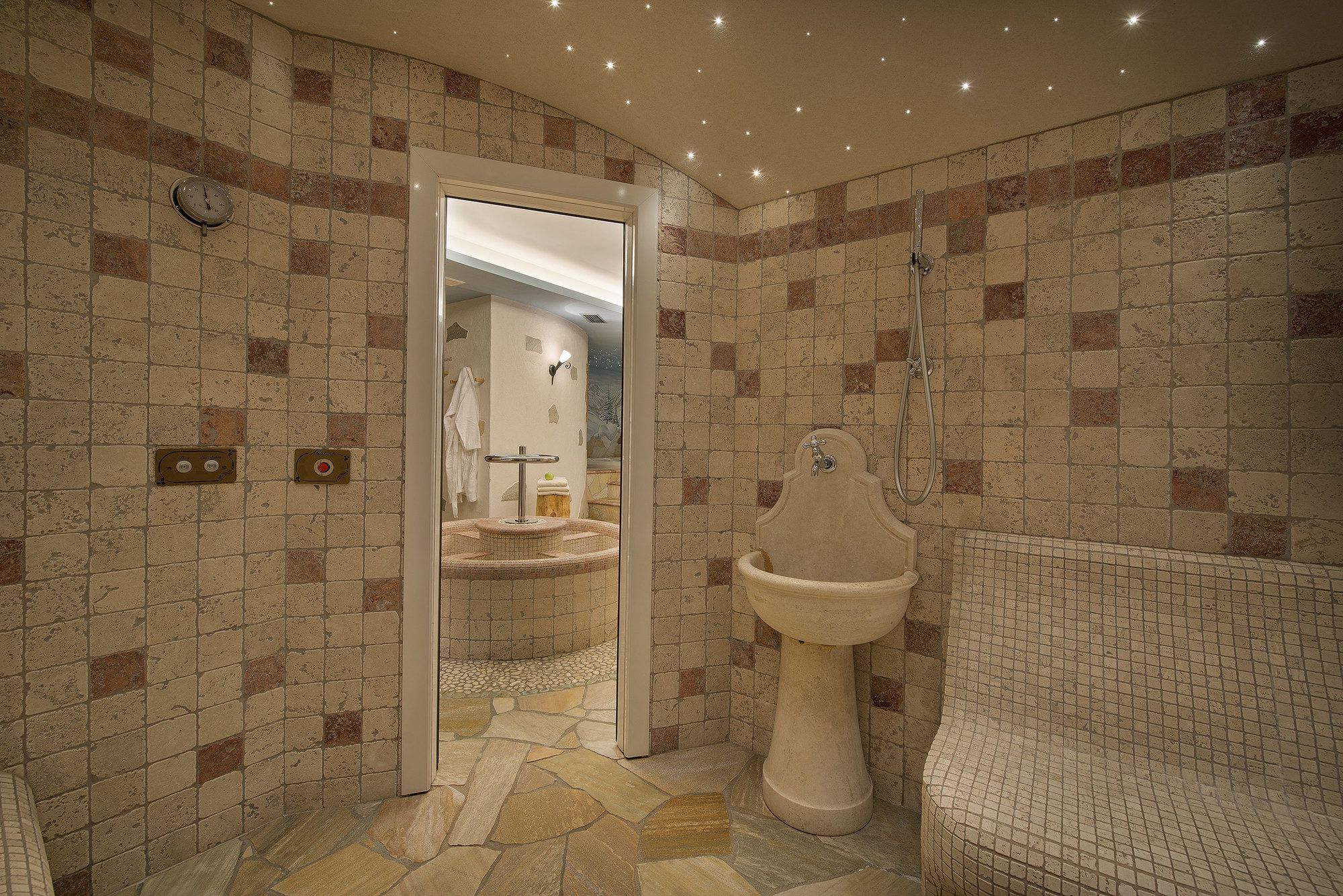 Фото Hotel Crosal