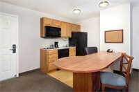 Фото Candlewood Suites Kenosha, an Ihg Hotel