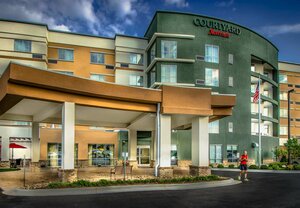 Гостиница Courtyard by Marriott Charleston Downtown/Civic Center