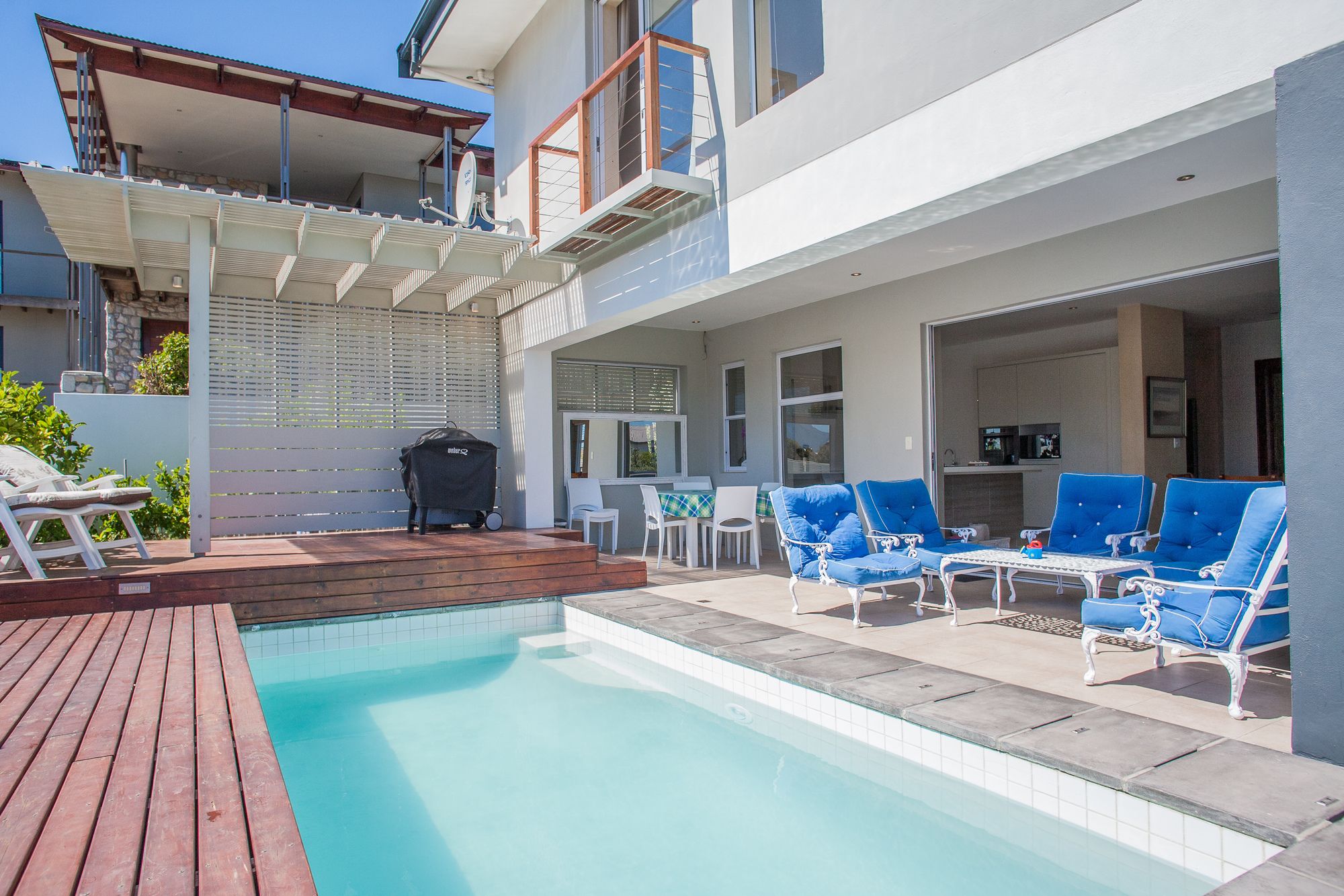 Фото Greenways Beach House